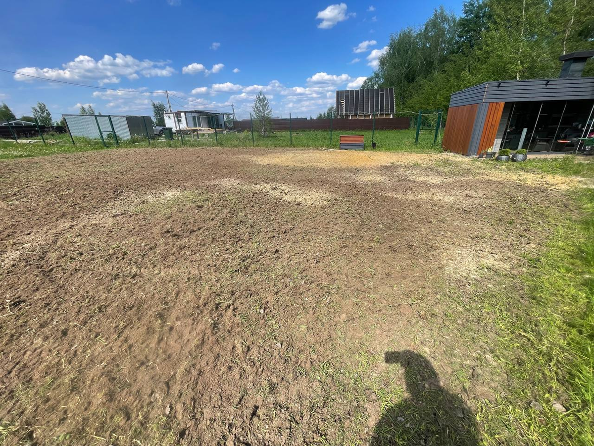 Это я радуюсь, что всё вскопал и засеял. Но рано радуюсь))