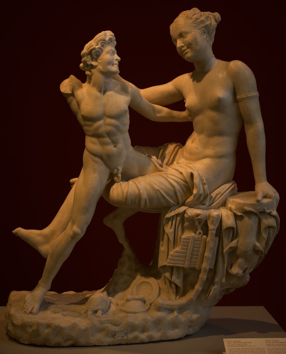 Статуя сатира и гермафродита. Римская копия II века н. э. с эллинистического оригинала II века до н. э. Античное собрание Берлина (Старый музей)