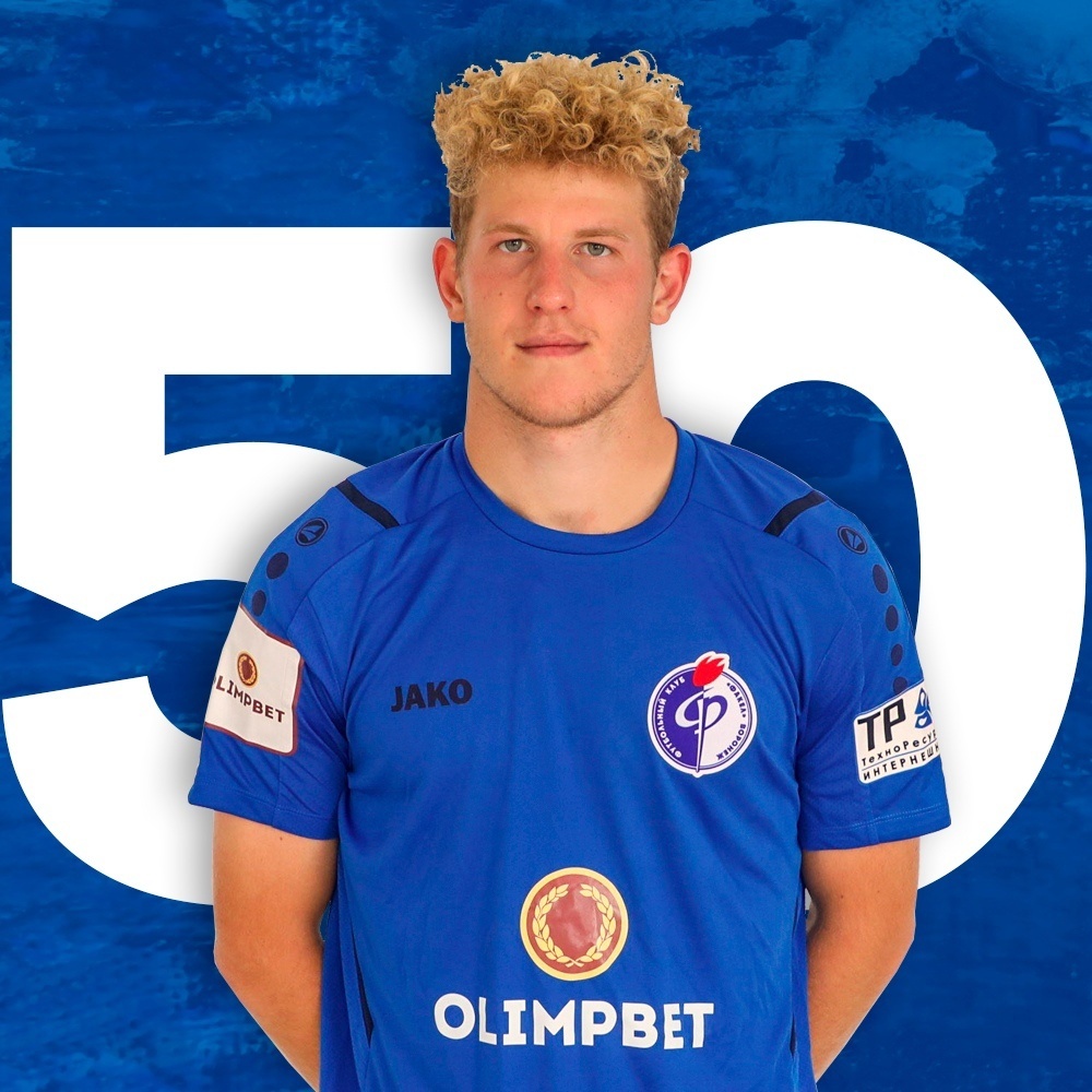 Андрей Никитин в футболке "Факела"