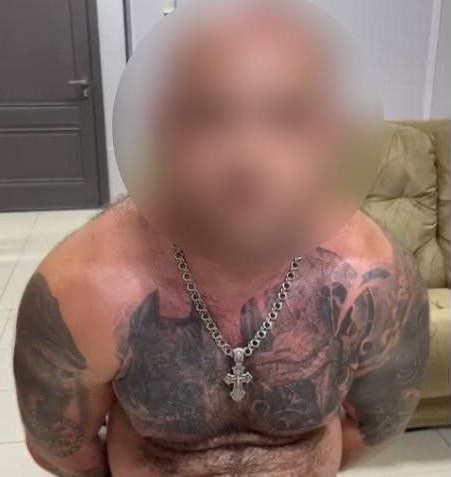    В Орске татуированный мужчина избил полицейского Оренбуржье