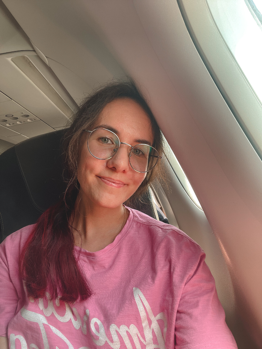 В самолете - навстречу приключениям)