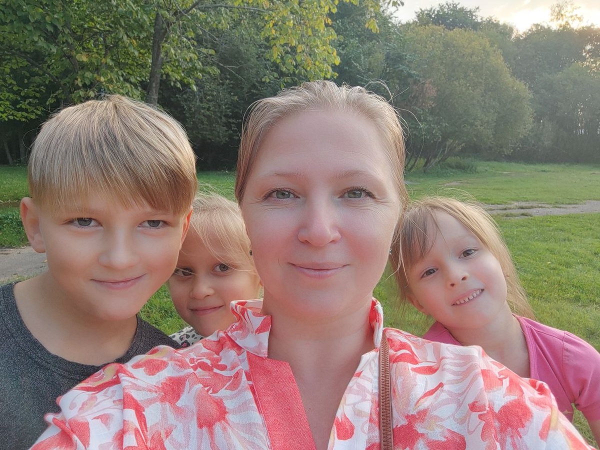 Татьяна Михайлова, организатор группы в городе Кингисепп в рамках культурной программы "Идеологема". Возраст детей группы: 7-8 лет. 