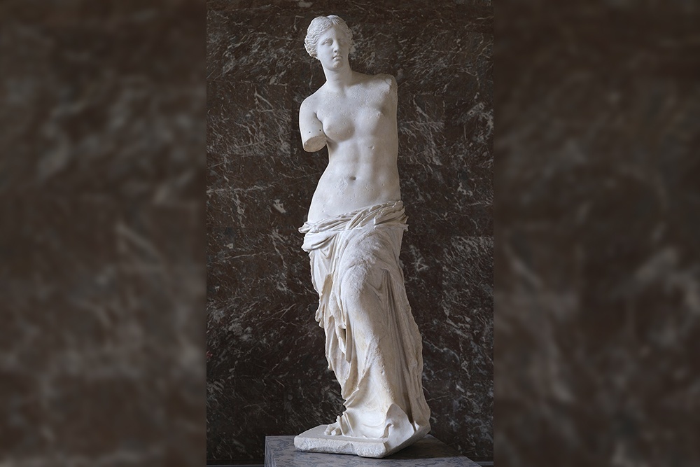    Несмотря на отсутствие рук, "Венера Милосская" все равно считается эталоном мастерства греческих скульпторов. / Фото: wikimedia.org