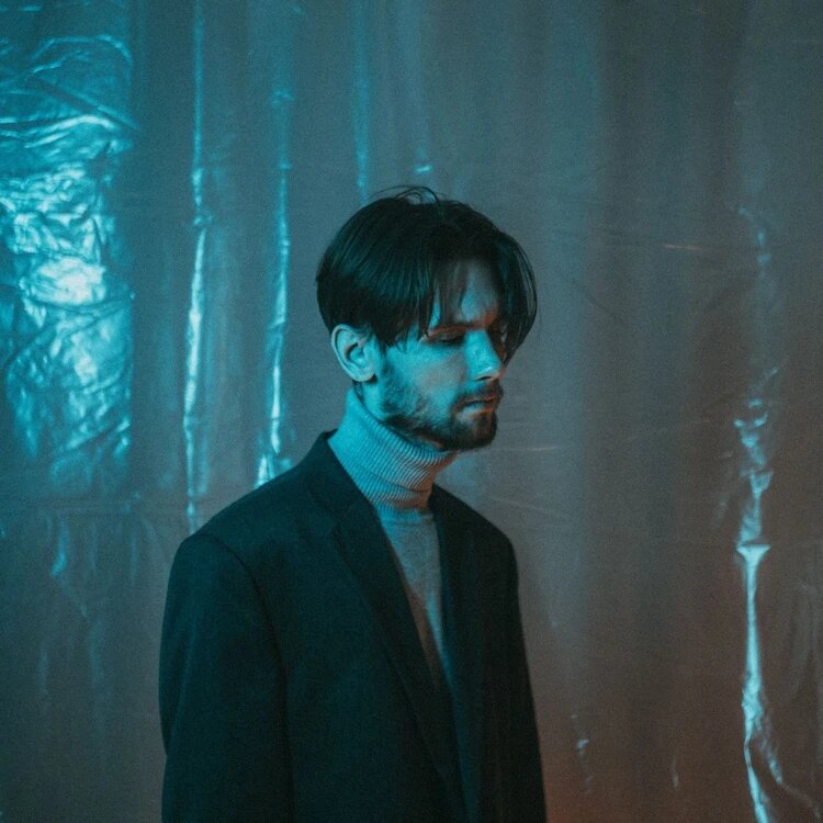 Константин Савельев известен в Сети как человек, снимающий атмосферные и очень кинематографичные ролики в жанре тру-крайм. Фото: Из личного архива.
