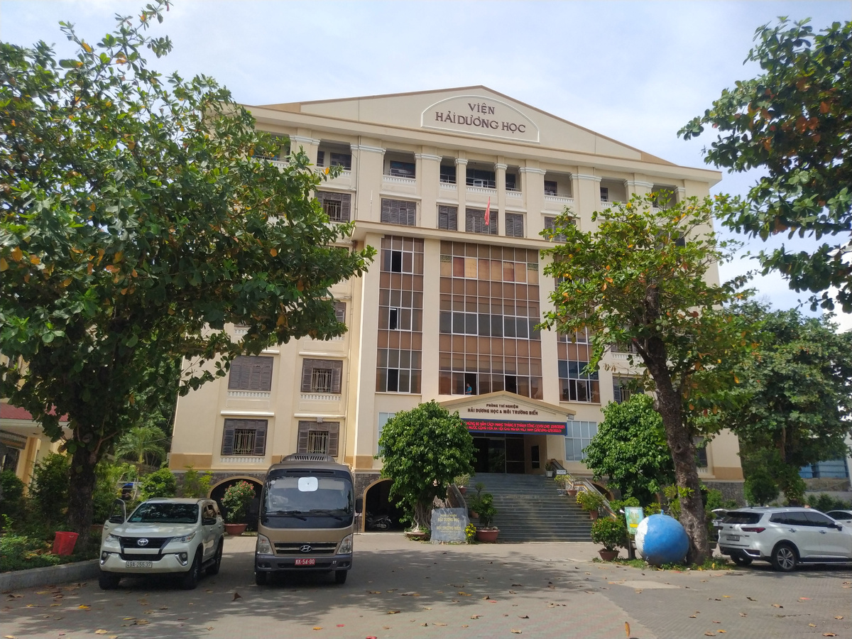 Одно из зданий Института океанографии в Нячанге