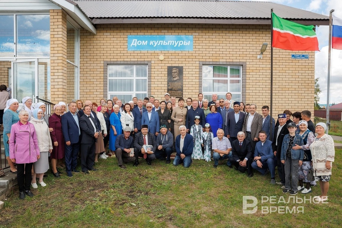    Торжественные мероприятия начались в селе Нижнее Чекурское, где родился Рафаэль Ильясов. Роман Хасаев / realnoevremya.ru