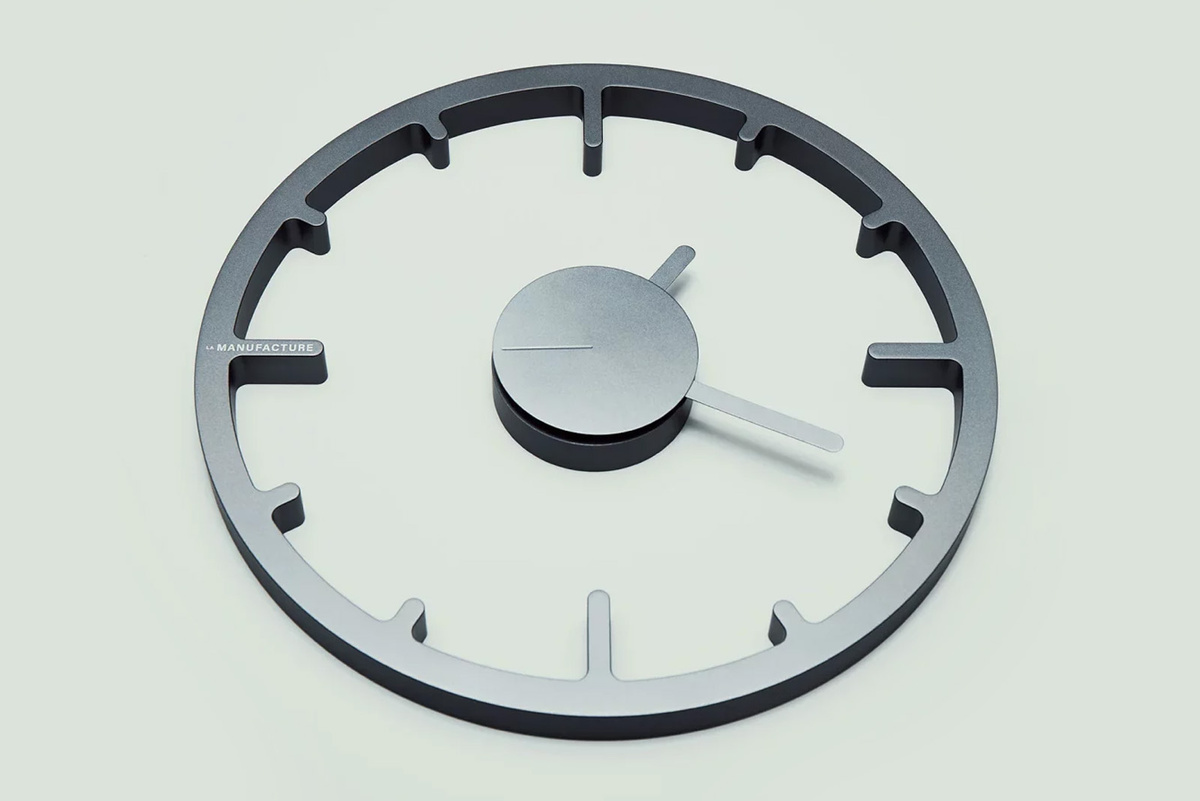 Настенные часы из алюминия, модель Clock, 2021 (La Manufacture)