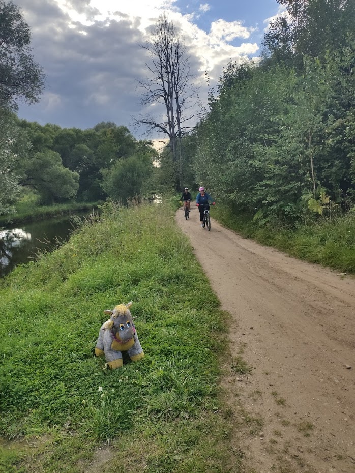 На наших маршрутах есть трейлы и кросс-кантри тропинки где можно сравнить разные размеры 