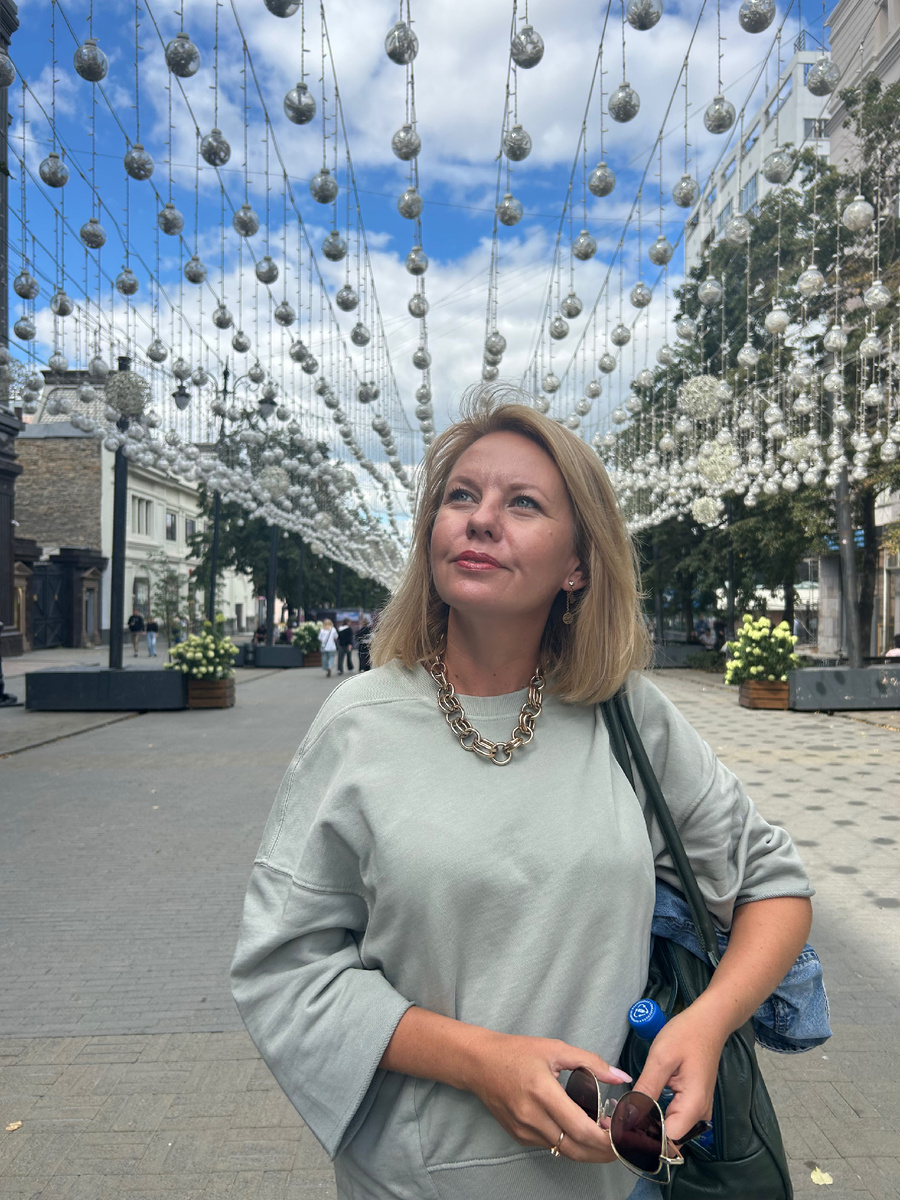 Фото счастливого автора в центре родного Челябинска 