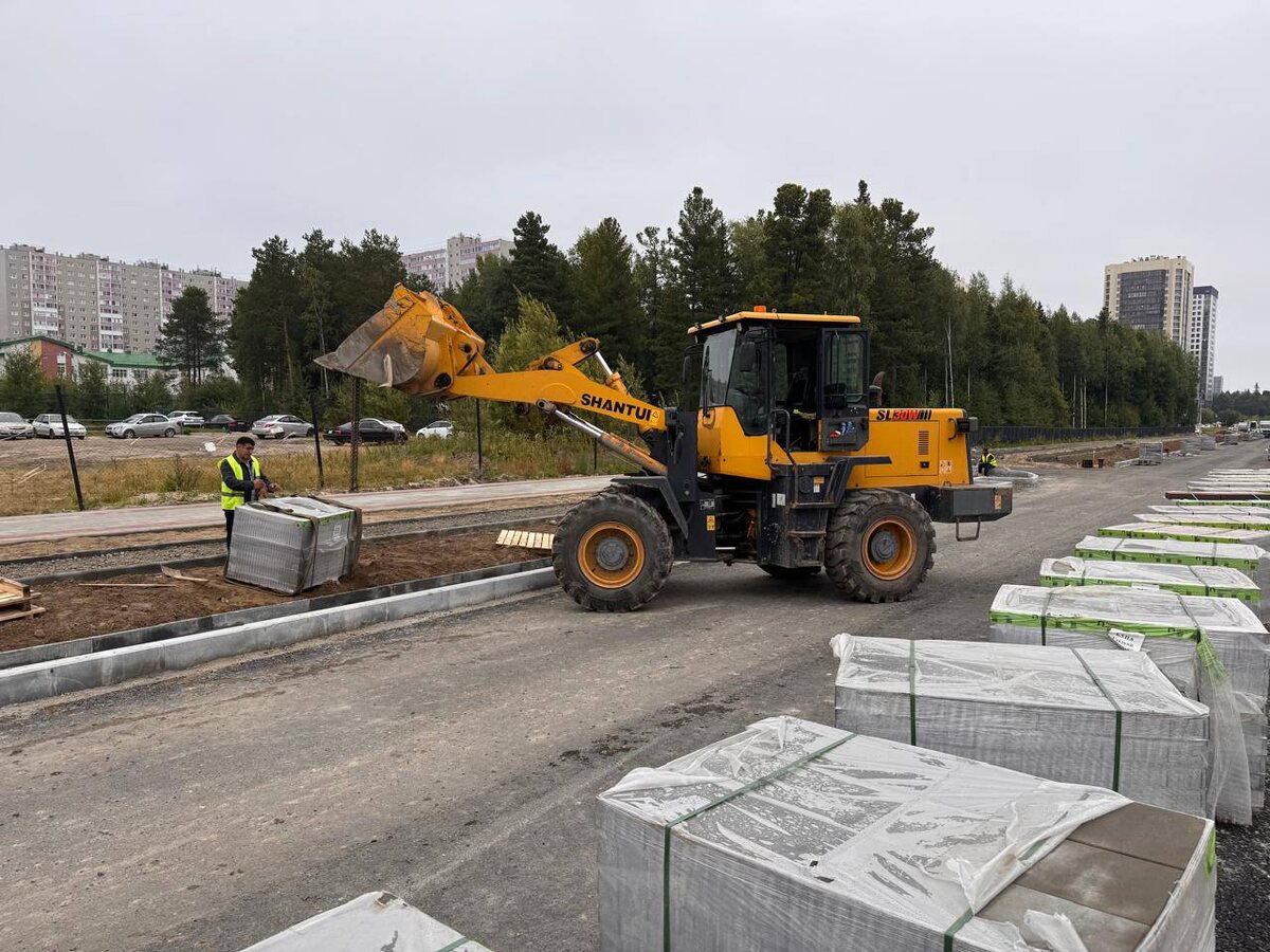    Власти Сургута проводят осмотр важнейших строительных объектов со сроками готовности на сентябрь