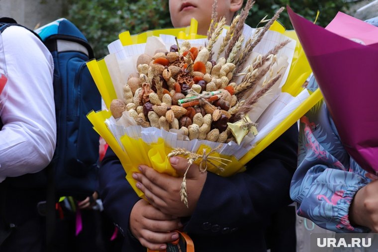 В части региона школьники будут праздновать начало учебного года дома. Фото: Размик Закарян © URA.RU