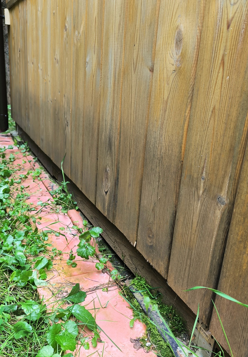 Фото автора. Последствия отсутствия водосточного желоба