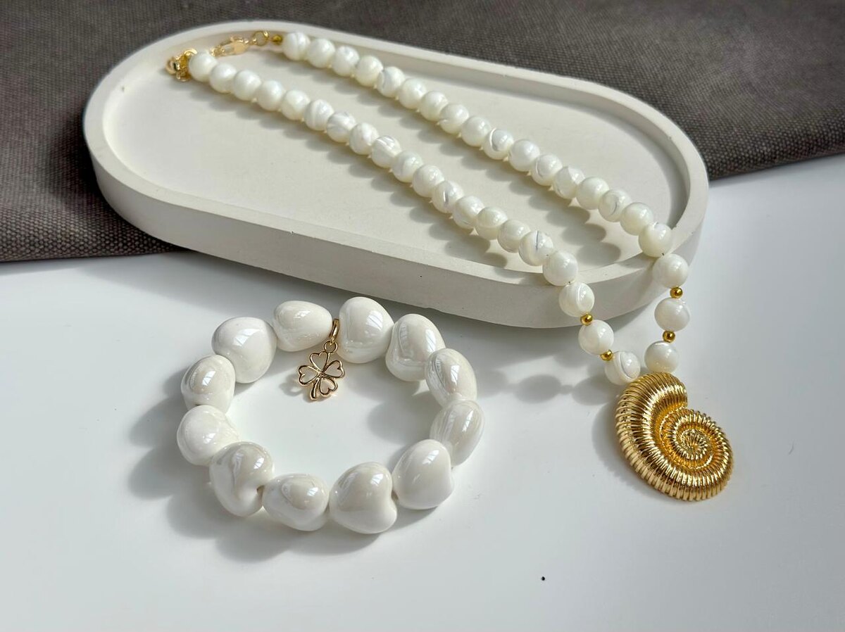 Колье с Перламутр и бездна  и браслет с керамическими сердечками