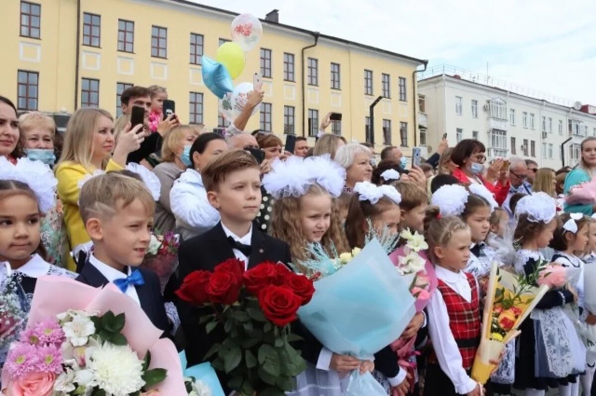    Родители в Башкирии рассказали, что будут дарить учителям на 1 сентября