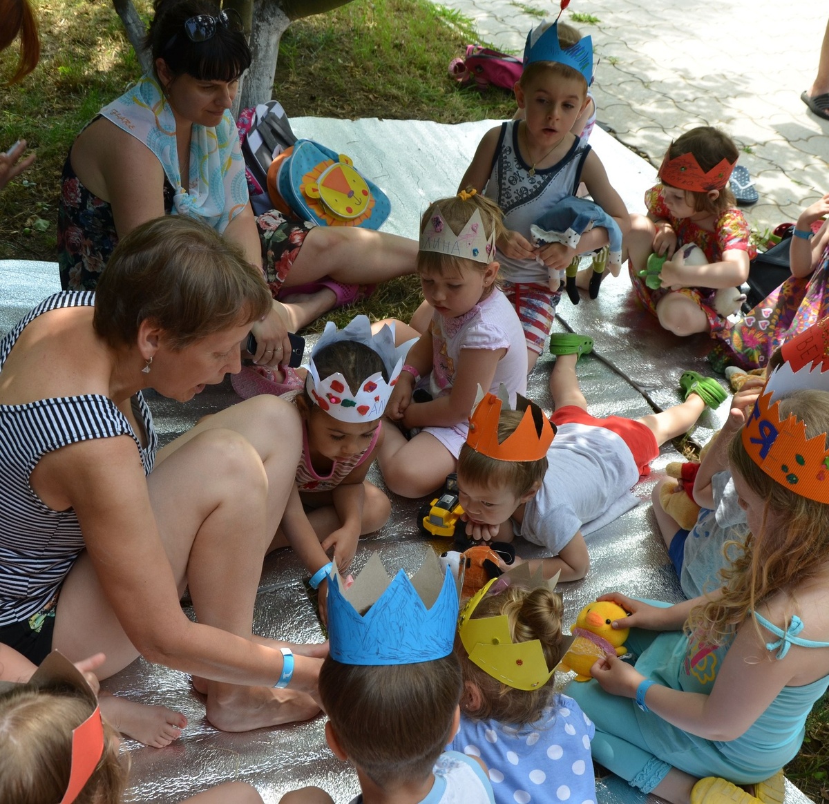 Дети готовы начать играть в любой момент, но родители не обязаны быть включенными в игру круглосуточно