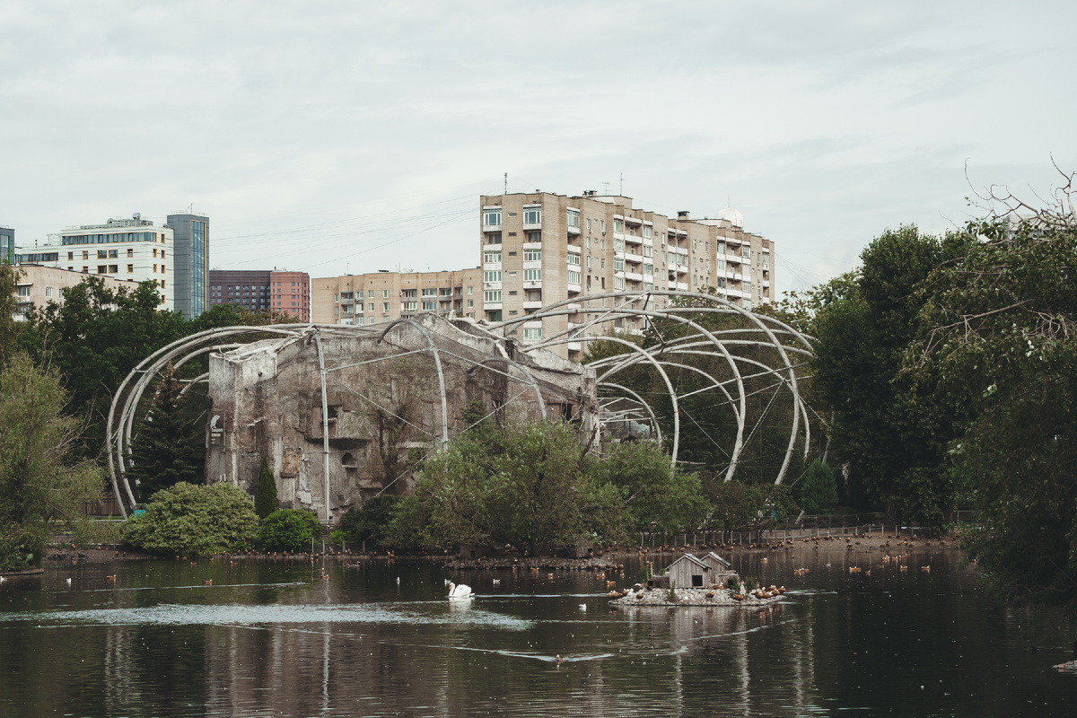 Некоторые архитектурные элементы в Московском зоопарке весьма специфичны!