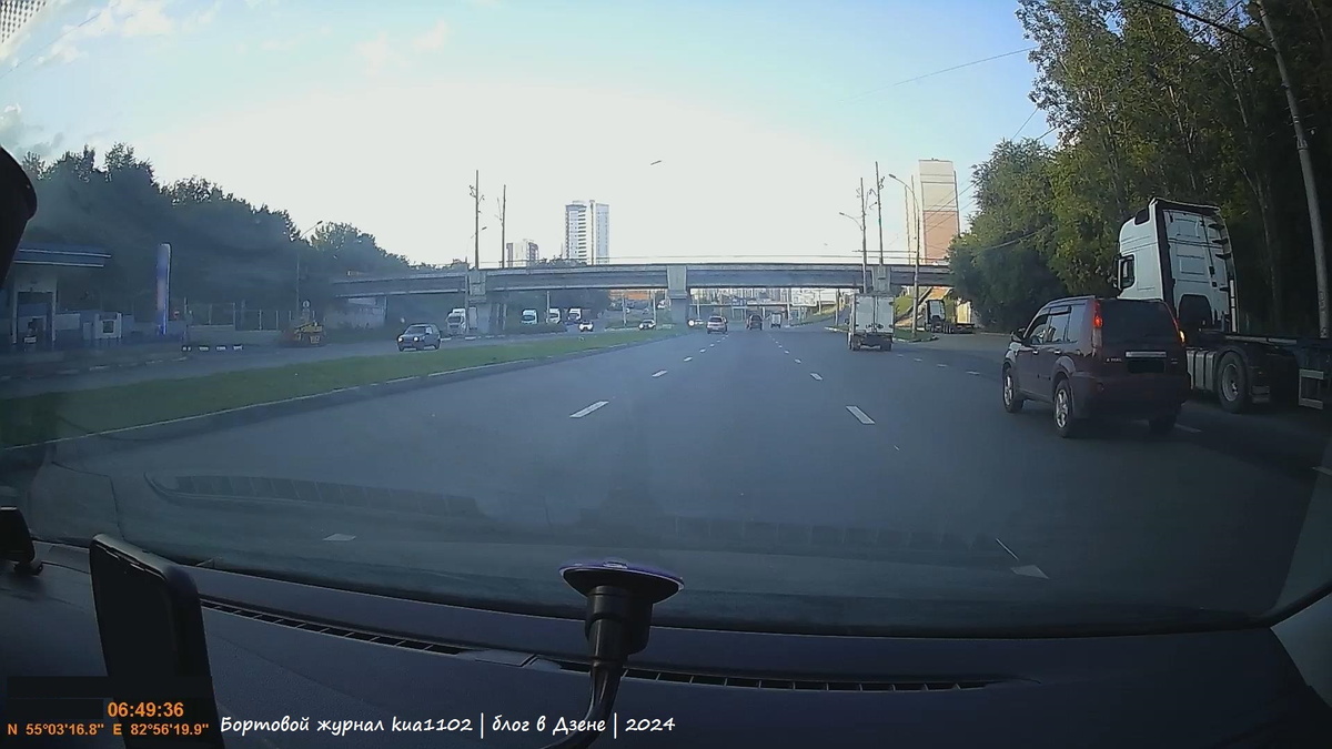 В Новосибирске лично я бываю каждый год и не могу сказать, что получаю комфорт от вождения в этом городе - очень много автомобилей. Автор фотографии kua1102