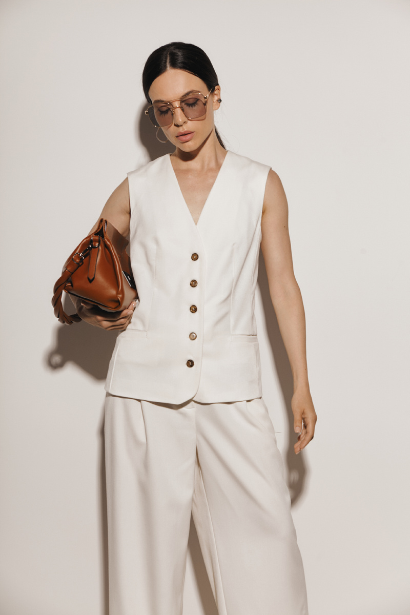 Жилет в стиле old money от российского бренда Inache