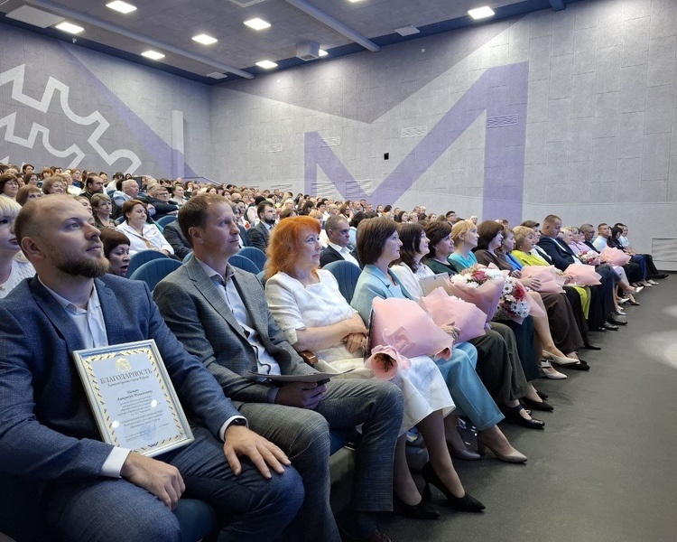     400 курских учителей поучаствовали в августовском педсовете