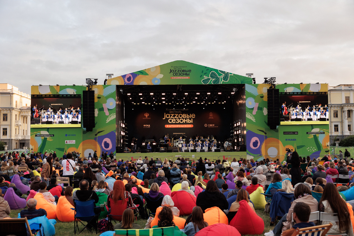 Главная сцена XI Международного фестиваля «Jazzовые сезоны»