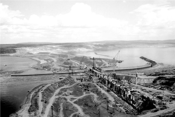 1989 г. Богучанская ГЭС, вид на основные сооружения с левого берега