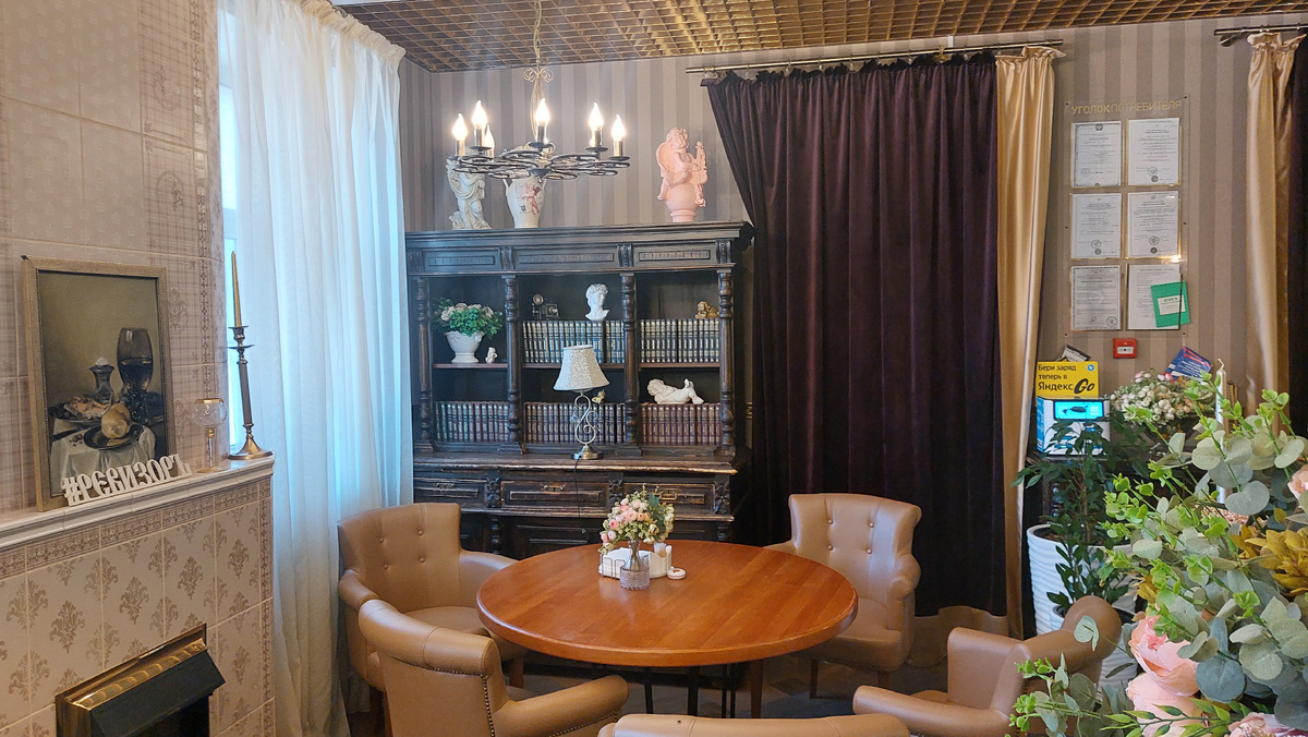 Кафе отеля "Ревизор"