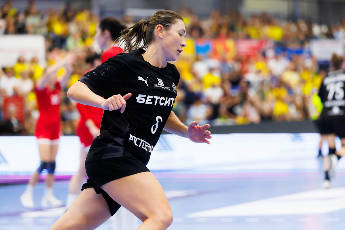    Юлия Манагарова осталась в гандболе