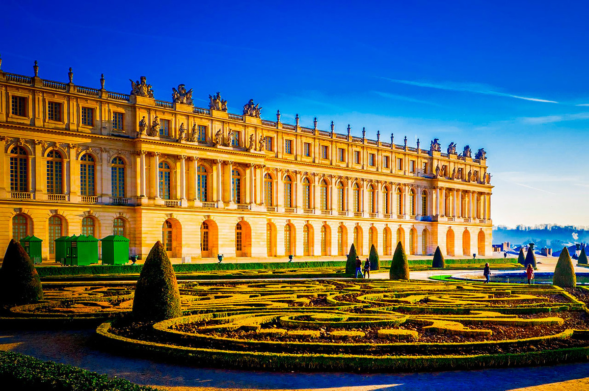 Луи Лево и Жюль Ардуэн-Мансар, Версальский дворец, 1661 г.