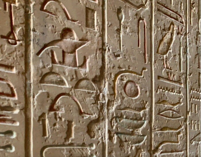 Фрагмент стены одной из Великих пирамид.