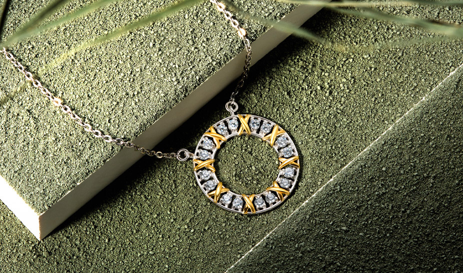 Золотоая подвеска с бриллиантами 