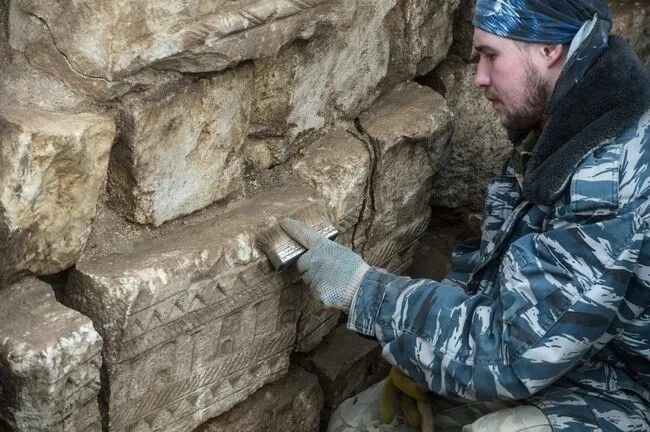 Археологи за работой, фотография из открытых источников Яндекса