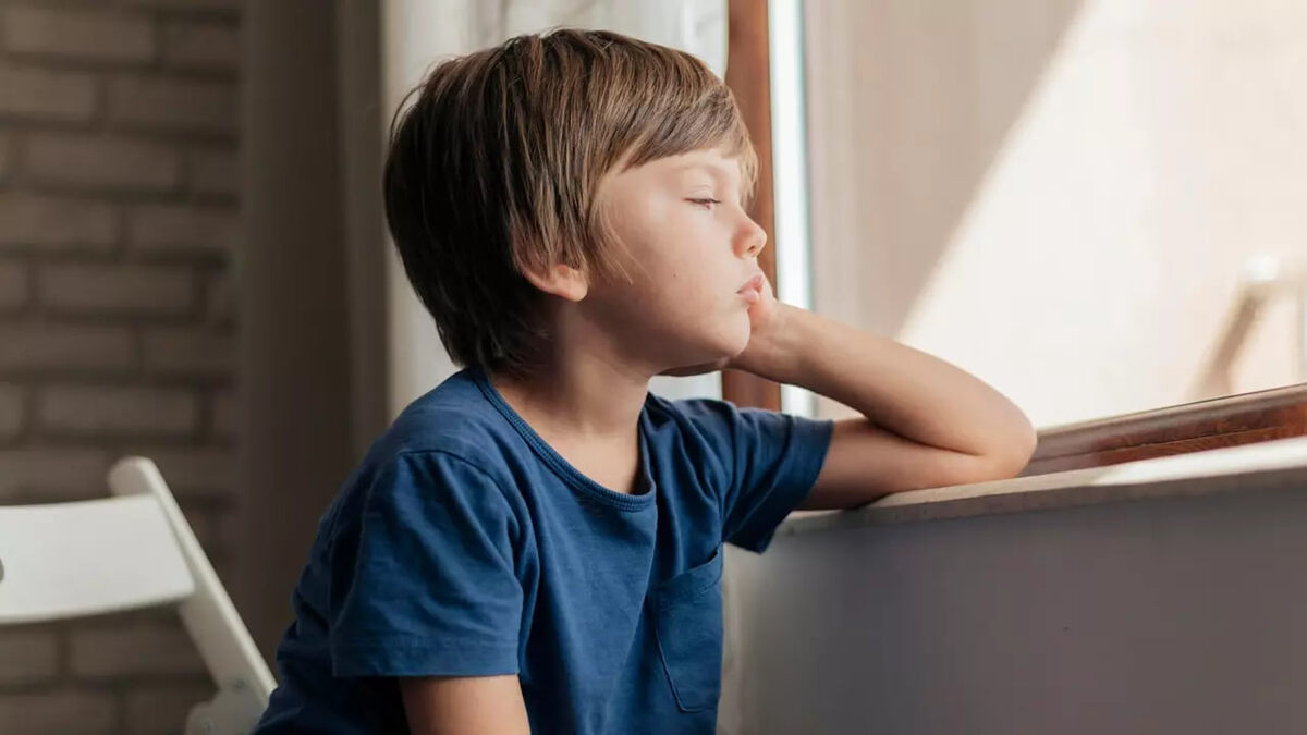 Одиночество на двоих: он и его идеальная, но чужая версия.