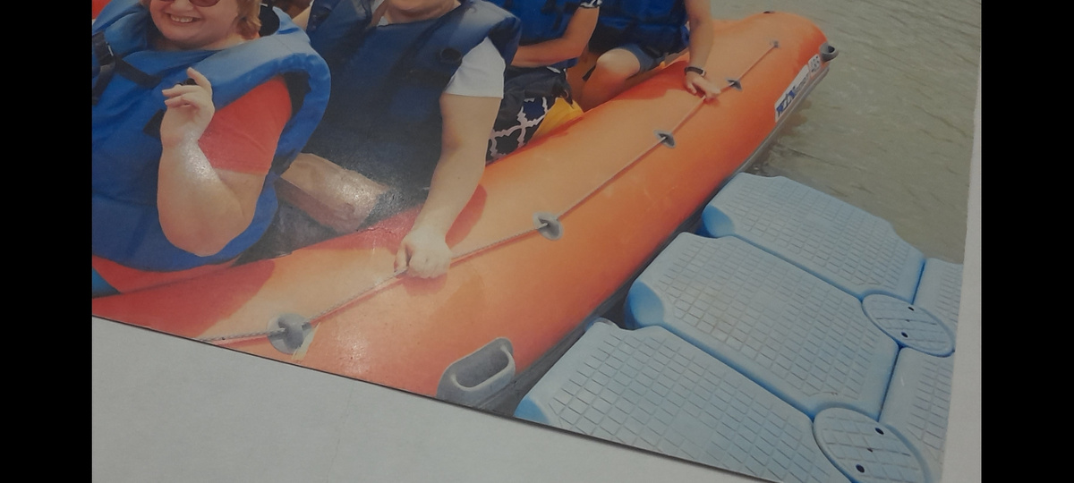 Фото автора. На лодке по Катуни. Я первая слева)