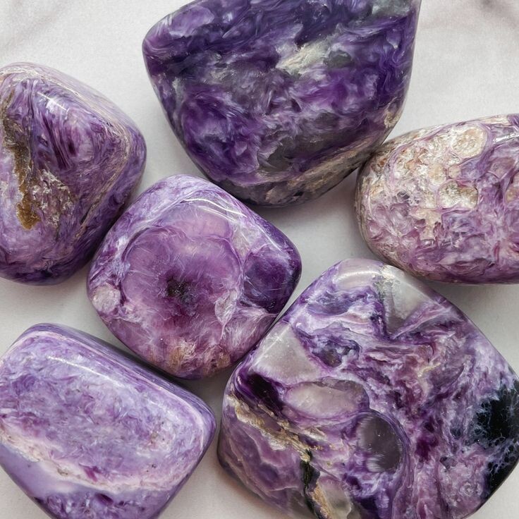 Чароит. Фото Pinterest