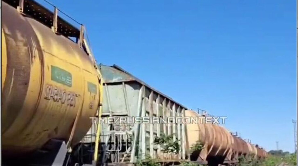    2100 вагонов и 30 км стали непробиваемой стеной России