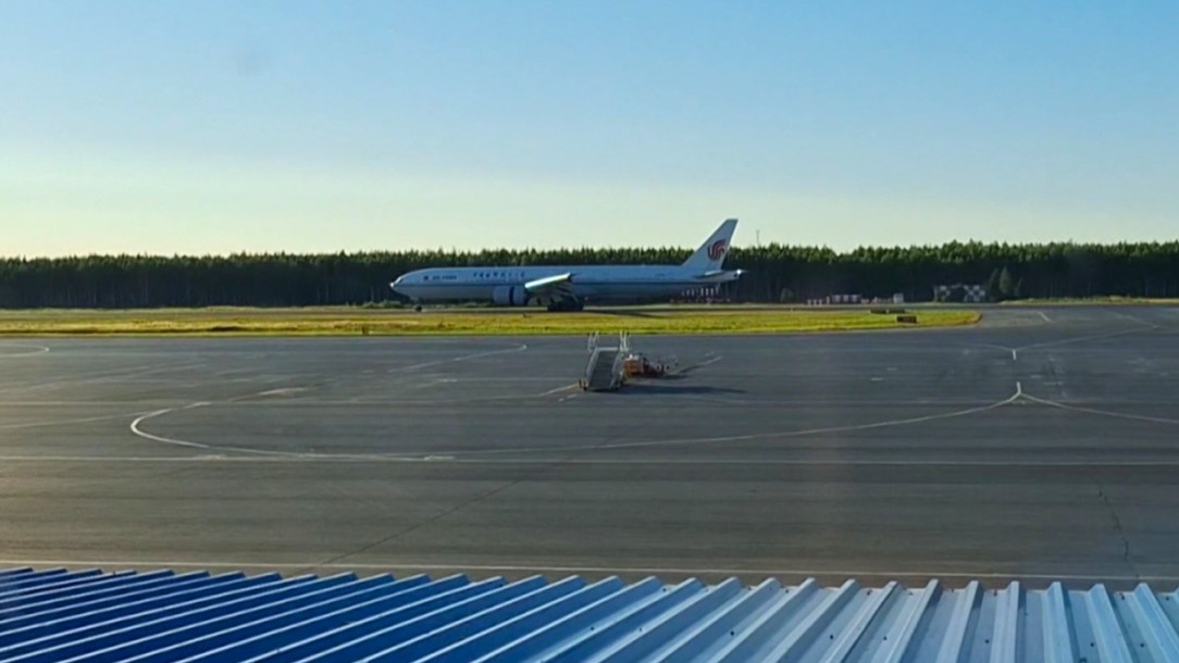    Югру покинул иностранный самолёт, вынужденно севший в Нижневартовске