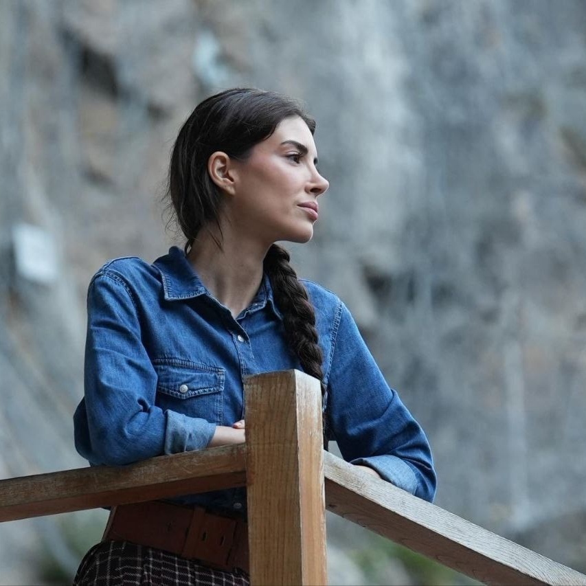 Дениз Байсал в сериале «Это море переполнится»