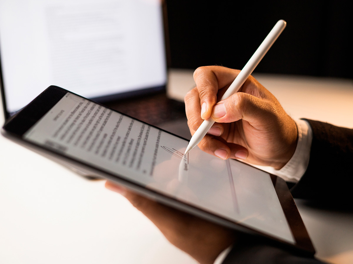 GBJSTOCK / Shutterstock / FOTODOM📷Единой трактовки, что такое подпись нет, но чаще всего под ней подразумевают индивидуальное графическое начертание