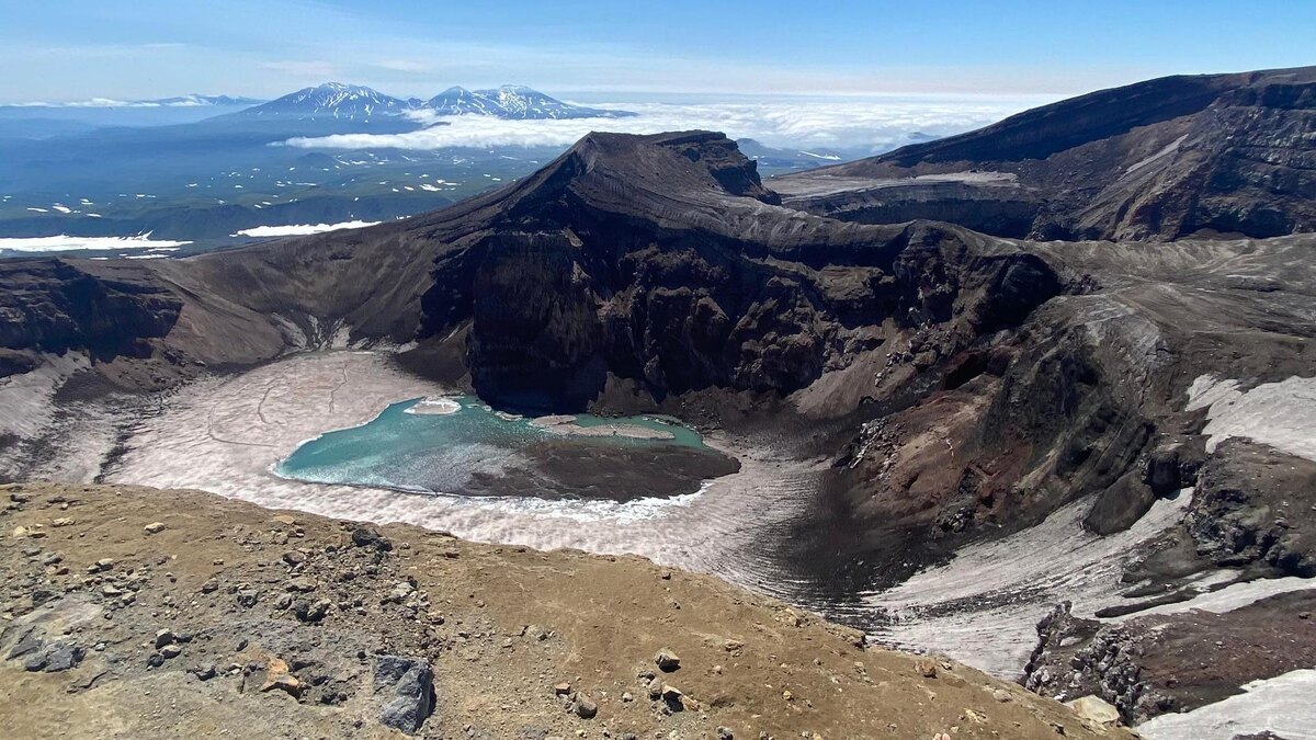 Восхождение на вулкан Горелый (до подножия - на внедорожнике Tank-300)