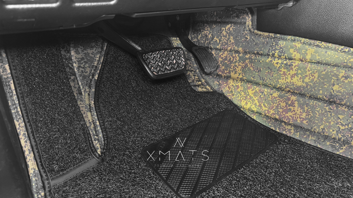 Коврики с камуфляжным принтом на Toyota Land Cruiser 200