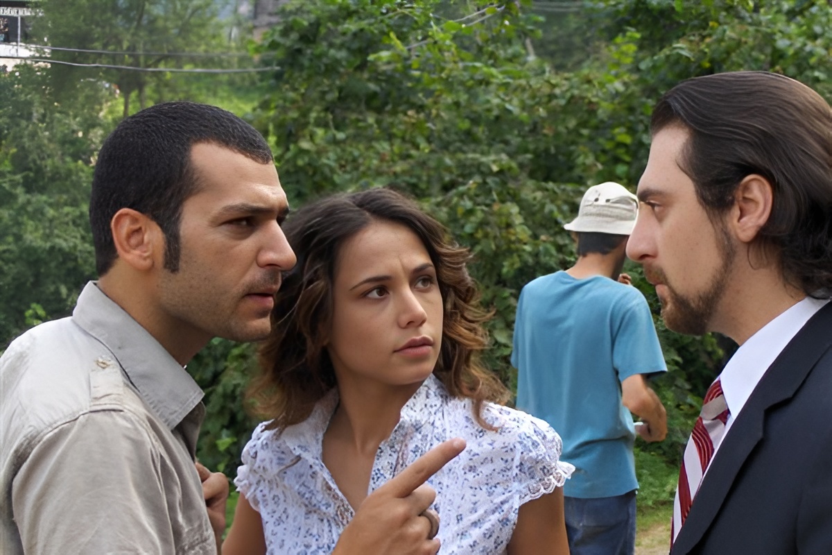 кадр из сериала "Буря"