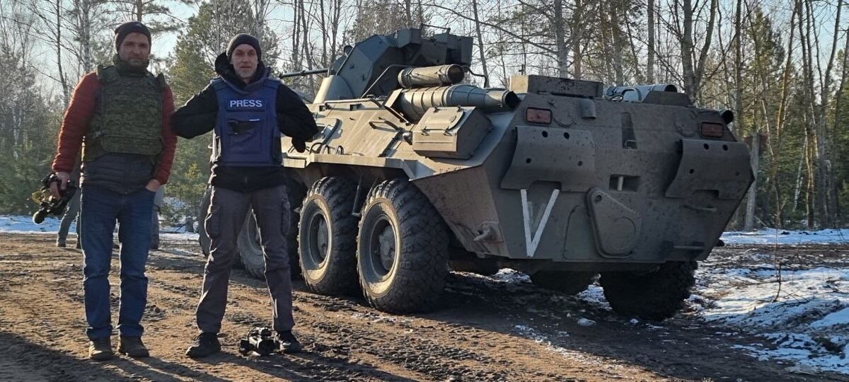    Оператор ВГТРК Сергей Солдатов получил ранение в результате подрыва мины в Курской области