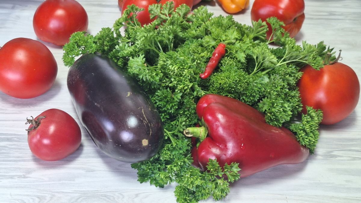 Фото автора. Будущий салат из баклажанов.