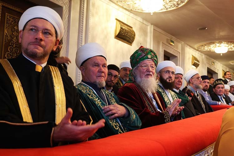    Не смог приехать главный муфтий ДУМ РФ Равиль Гайнутдин, но его представлял первый заместитель Дамир Мухетдинов.   
Фото: Андрей Титов