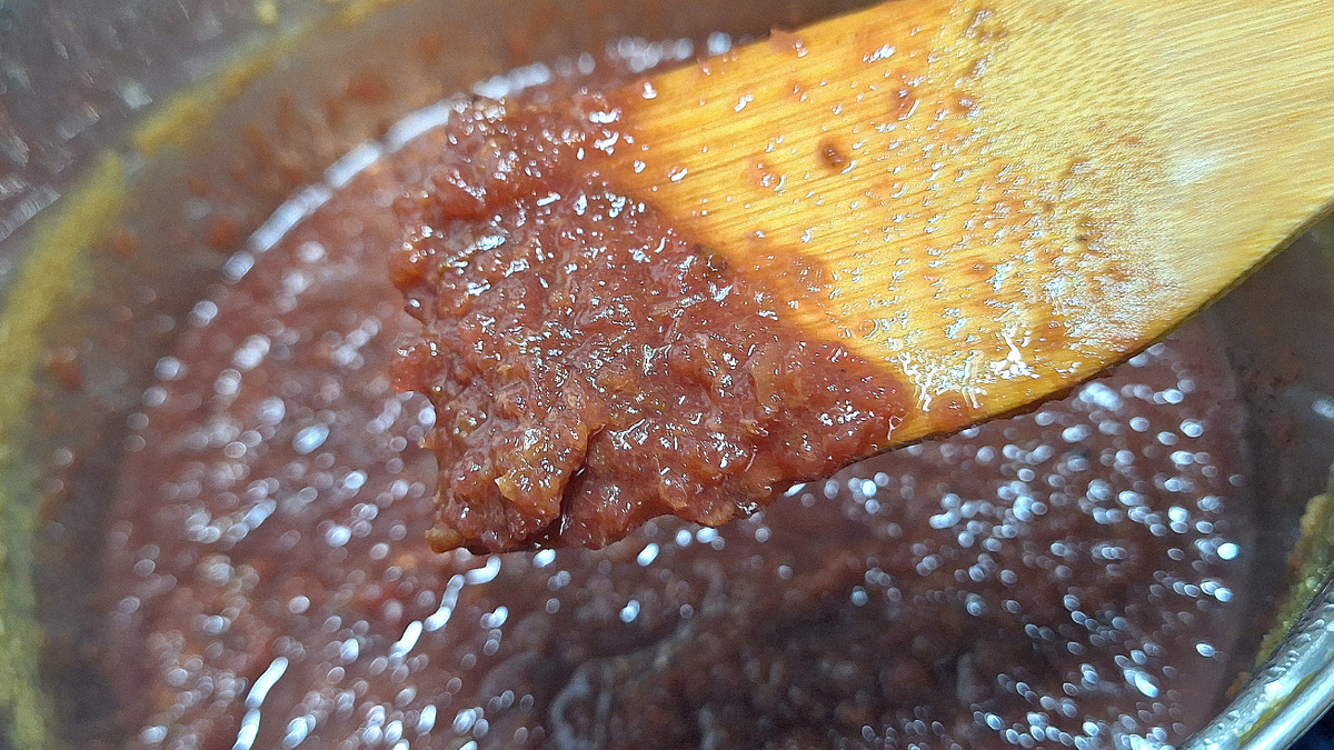 Фото автора. Внешний вид соуса ткемали в конце варки 