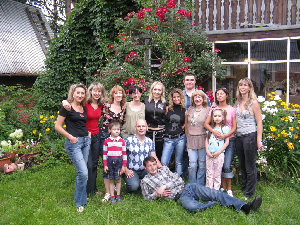 Мои ученики - уже давно сами родители - у меня в гостях. Из личного архива.