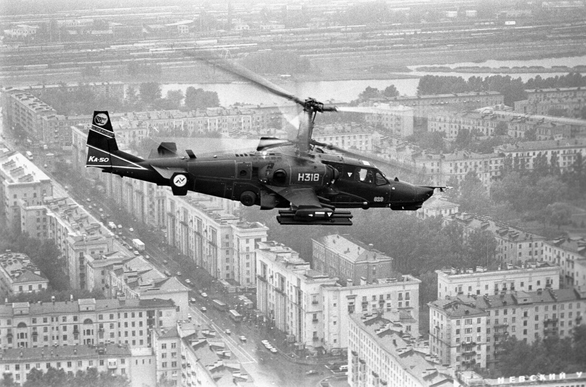     Одноместный боевой ударный вертолёт Ка-50 "Чёрная акула" / РИА Новости / Сергей Компанийченко