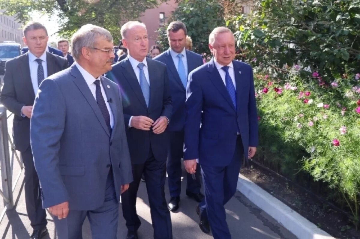    Беглов: в школах Петербурга откроют свыше 600 предпрофессиональных классов