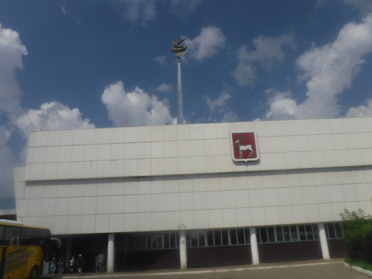 На автовокзаве в Ростове Великом