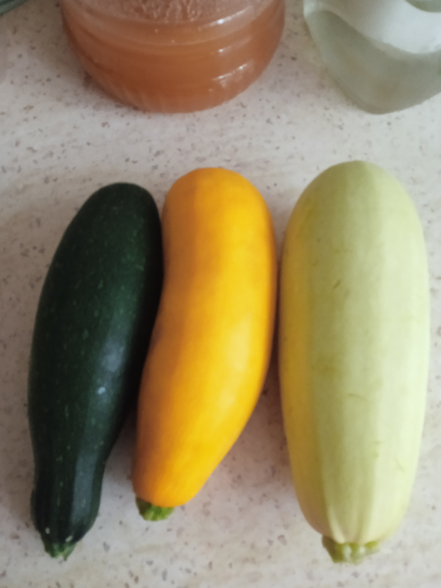 Темно-зеленый, жёлтый и белый грибовский